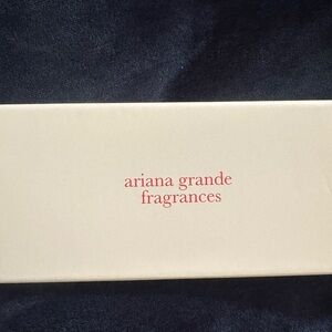 Ariana Grande Poker Set brand new can ship out today